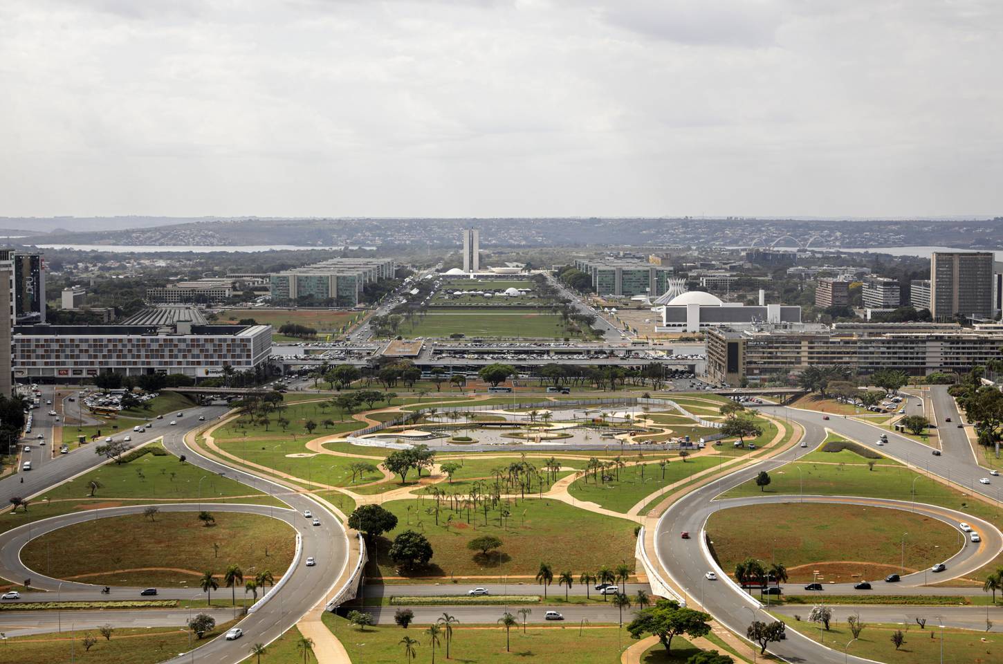 Orçamento de 2025: emendas, juros e renúncias sufocam investimentos sociais