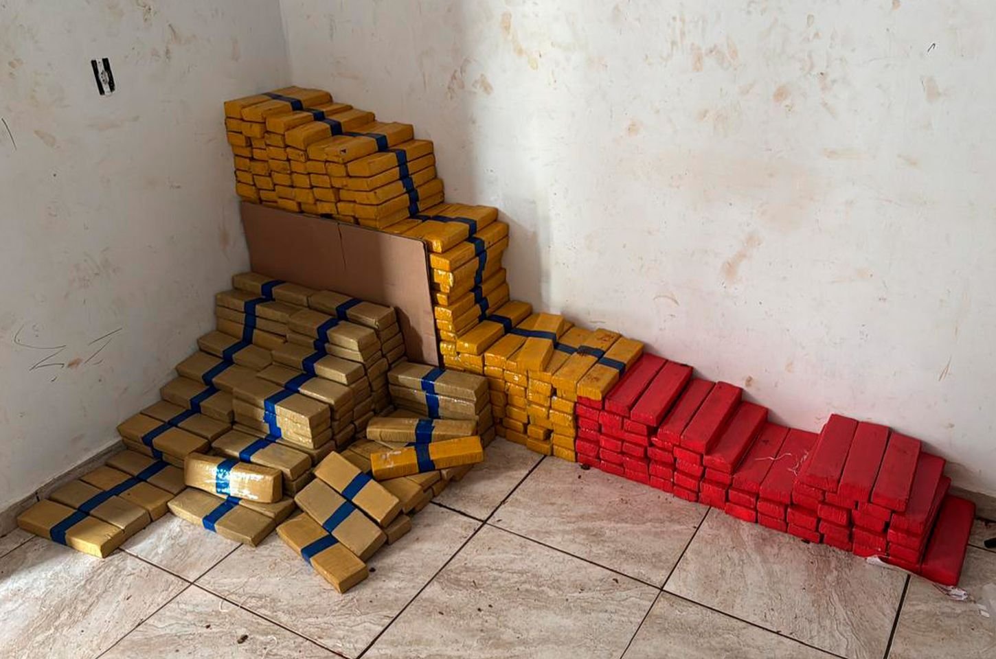 Polícia civil apreende mais de 4 toneladas de maconha em Foz do Iguaçu