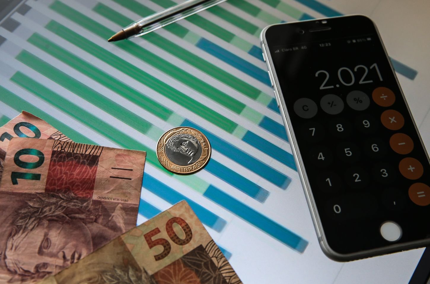 Economia brasileira deve crescer 2,56% em 2027, com inflação na meta