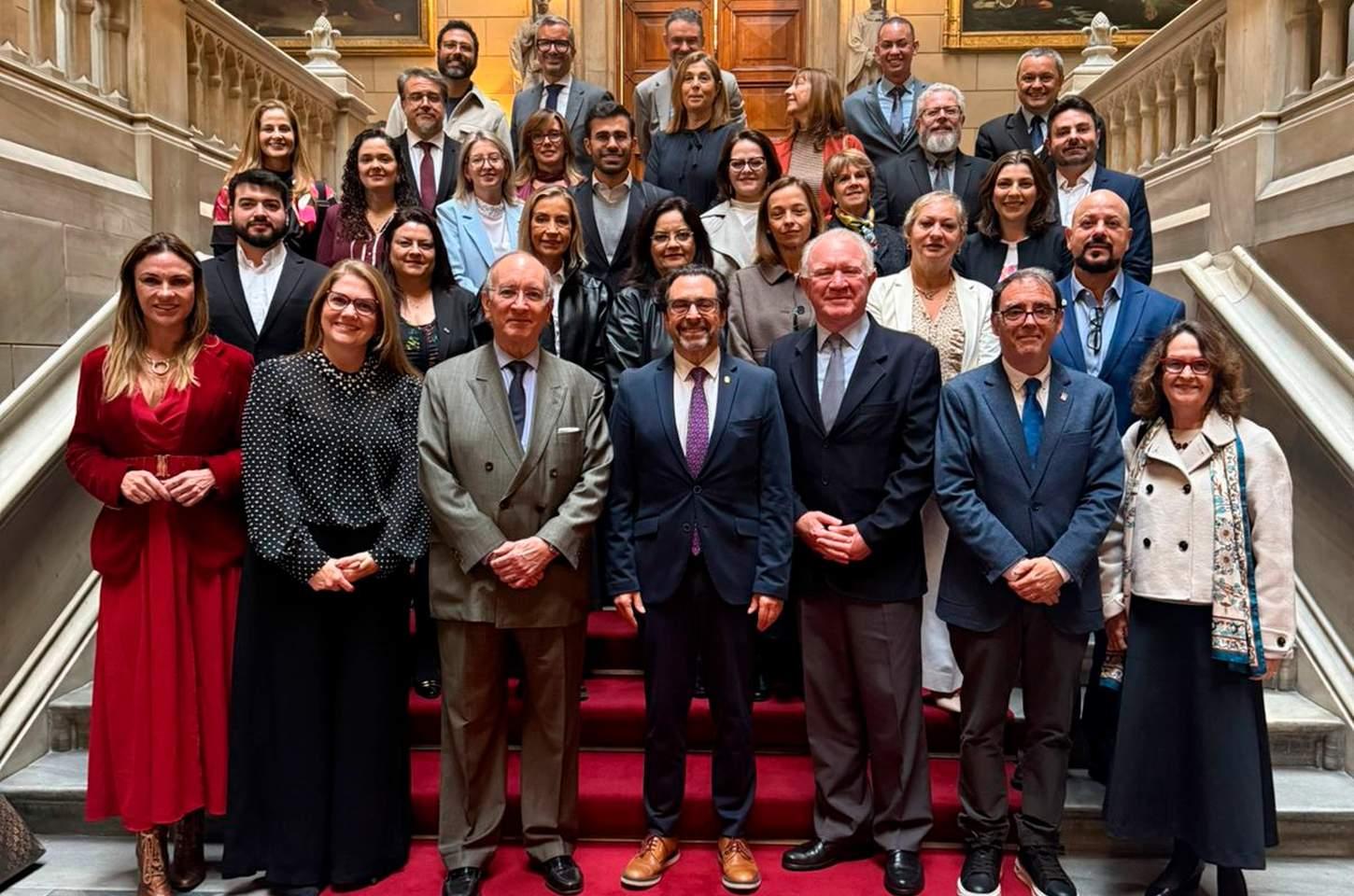 Paraná busca parceria com Catalunha para fortalecer ciência da vida