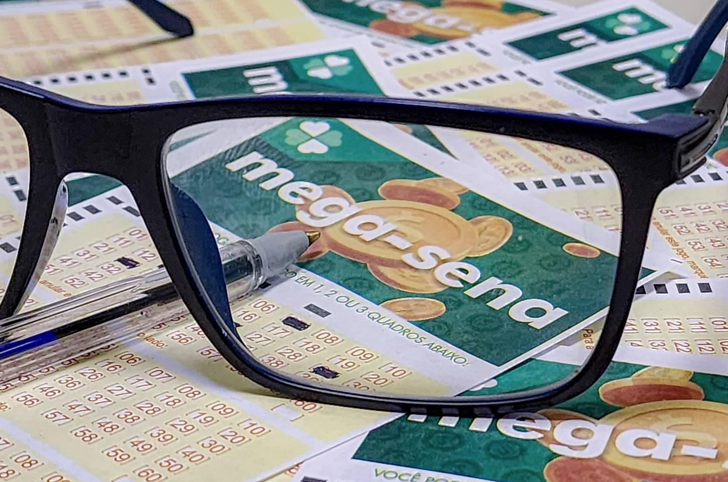 Mega-Sena acumula em R$ 52 milhões e sorteio será nesta terça-feira